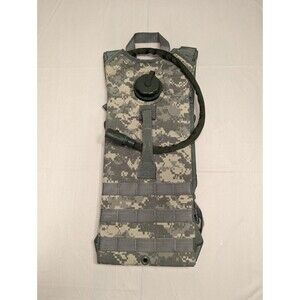 NEW - US Military Molle II Hydration System Carrier WITH 100oz/3L Bladder ACU